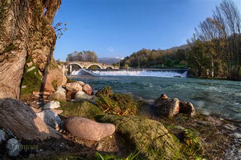 Riflessi sul fiume Serio passeggiando presso Pradalunga (Bg)